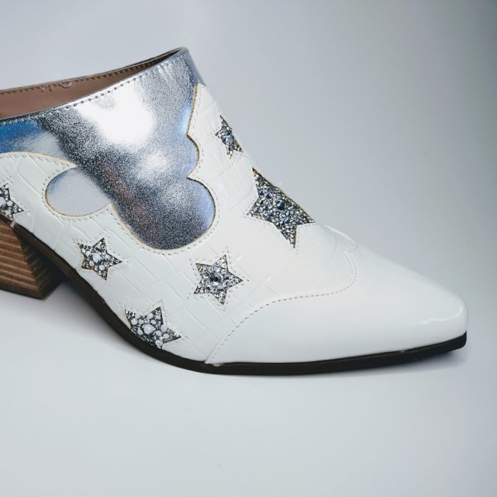 NEW BETSEY JOHNSON White Silver Unique Western Mule Bootie Boots - Picture 4 of 9